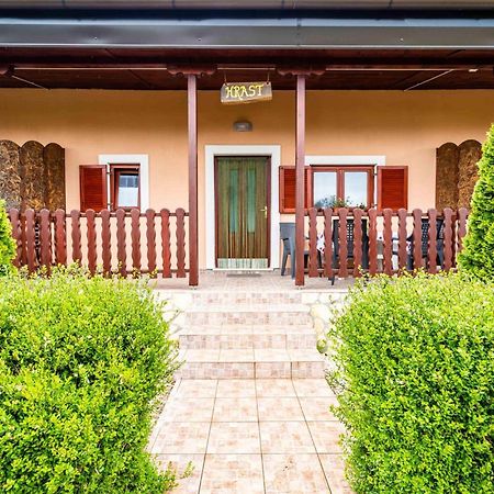 Amazing Apartment In Krnica With Kitchen Exteriör bild