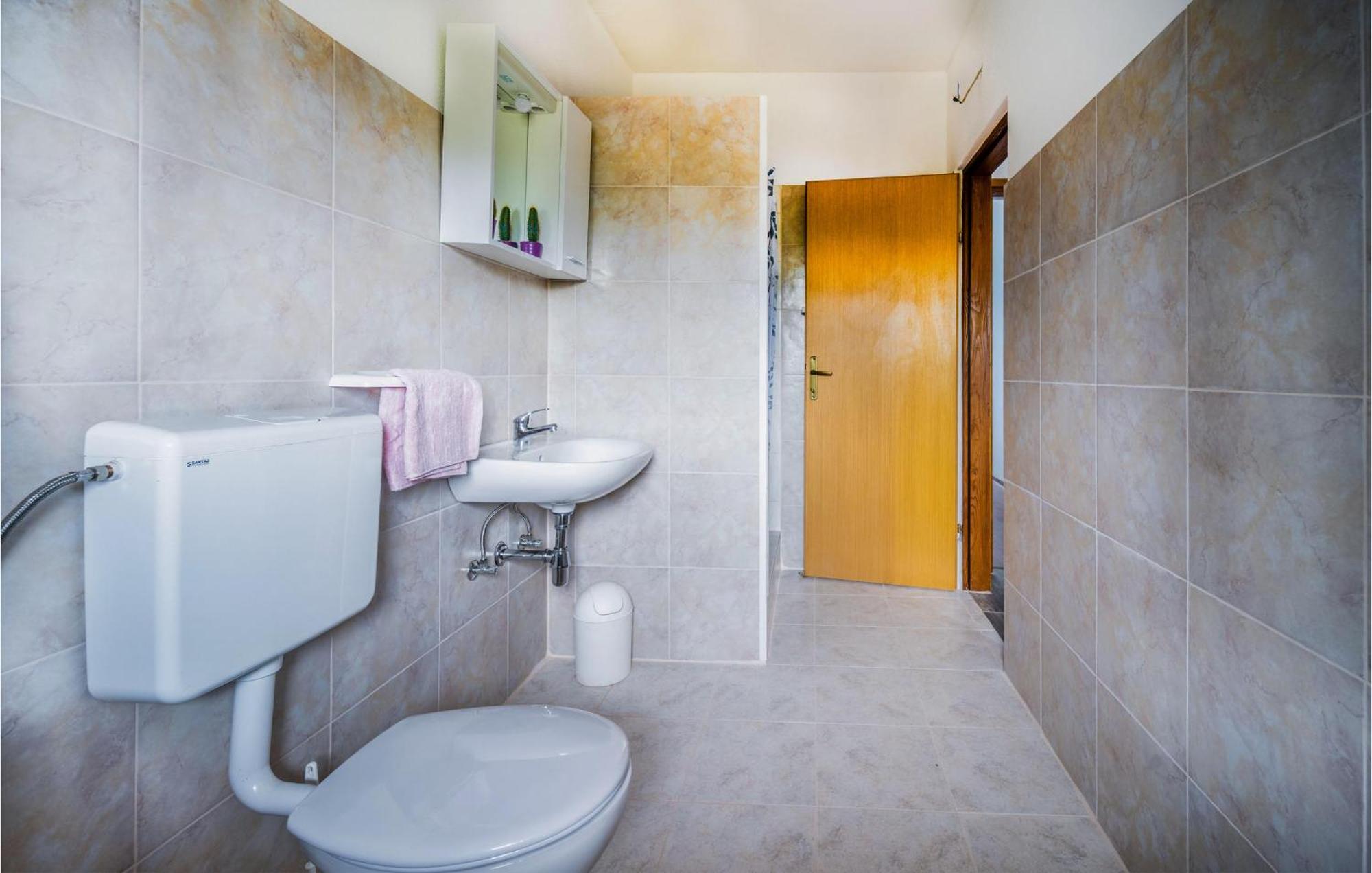 Amazing Apartment In Krnica With Kitchen Exteriör bild