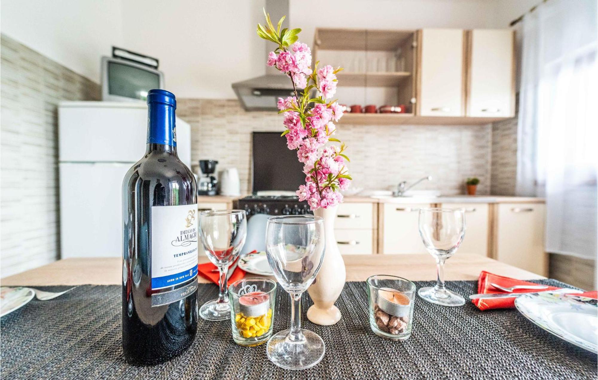 Amazing Apartment In Krnica With Kitchen Exteriör bild